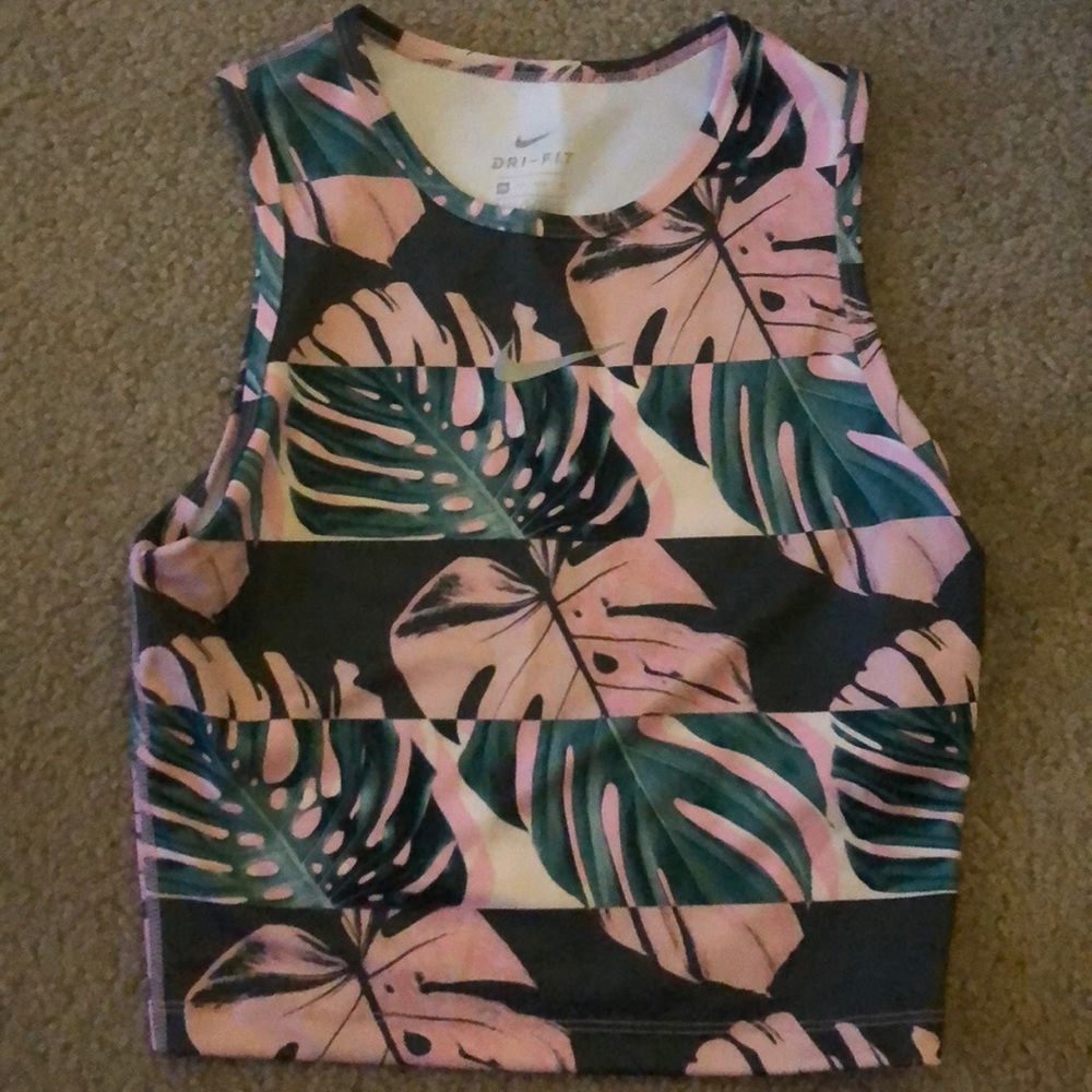 nike workout top